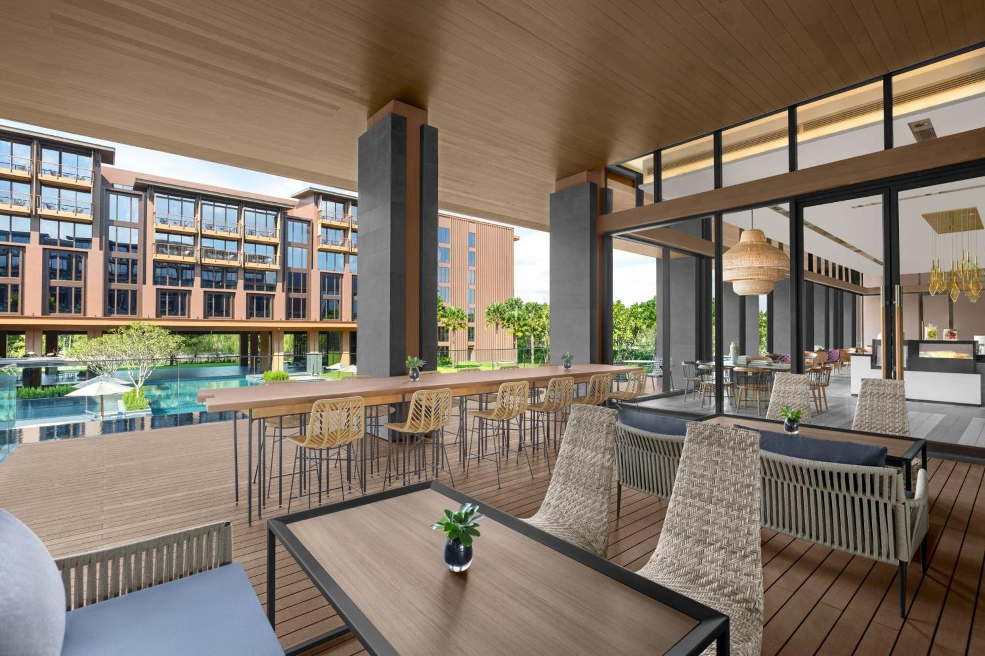 Courtyard By Marriott Bangkok Suvarnabhumi Airport Екстериор снимка