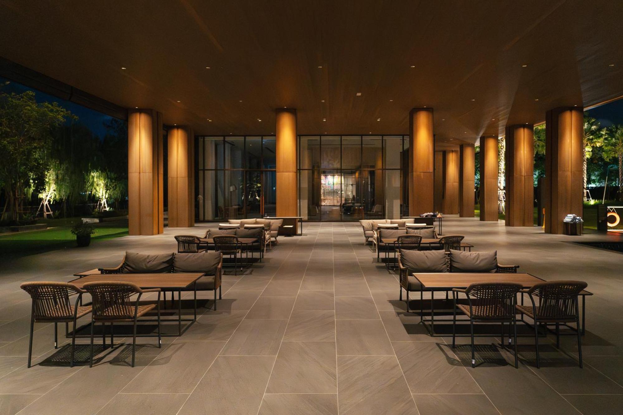 Courtyard By Marriott Bangkok Suvarnabhumi Airport Екстериор снимка